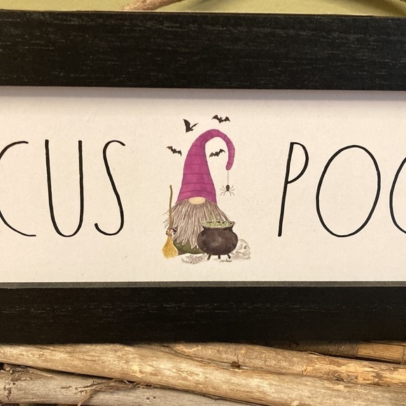NWT! RAE DUNN "HOCUS POCUS" WITH GNOME WOODEN TABLETOP SIGN - Picture 2 of 9